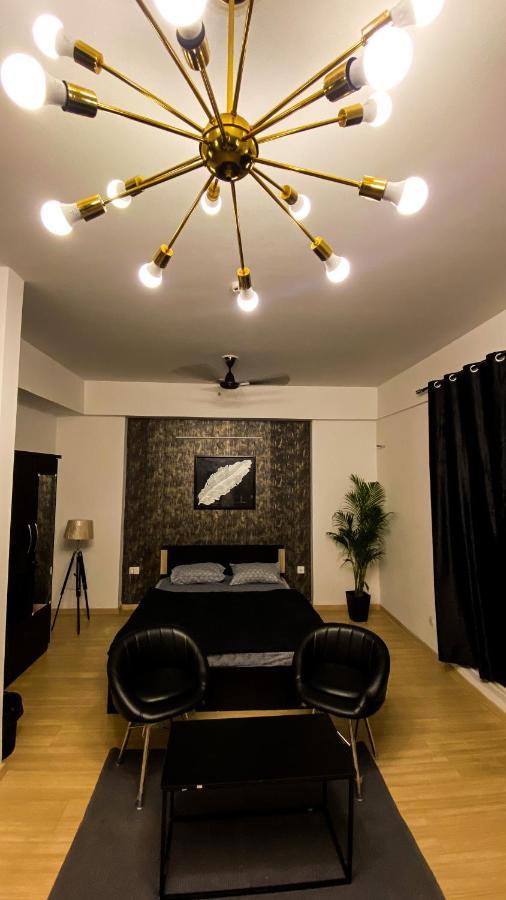 Black Pearl Dlf My Pad Lucknow Eksteriør billede